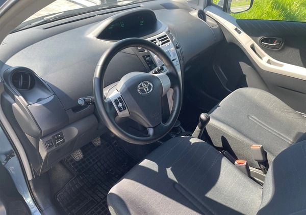 Toyota Yaris cena 18889 przebieg: 116000, rok produkcji 2007 z Puławy małe 301